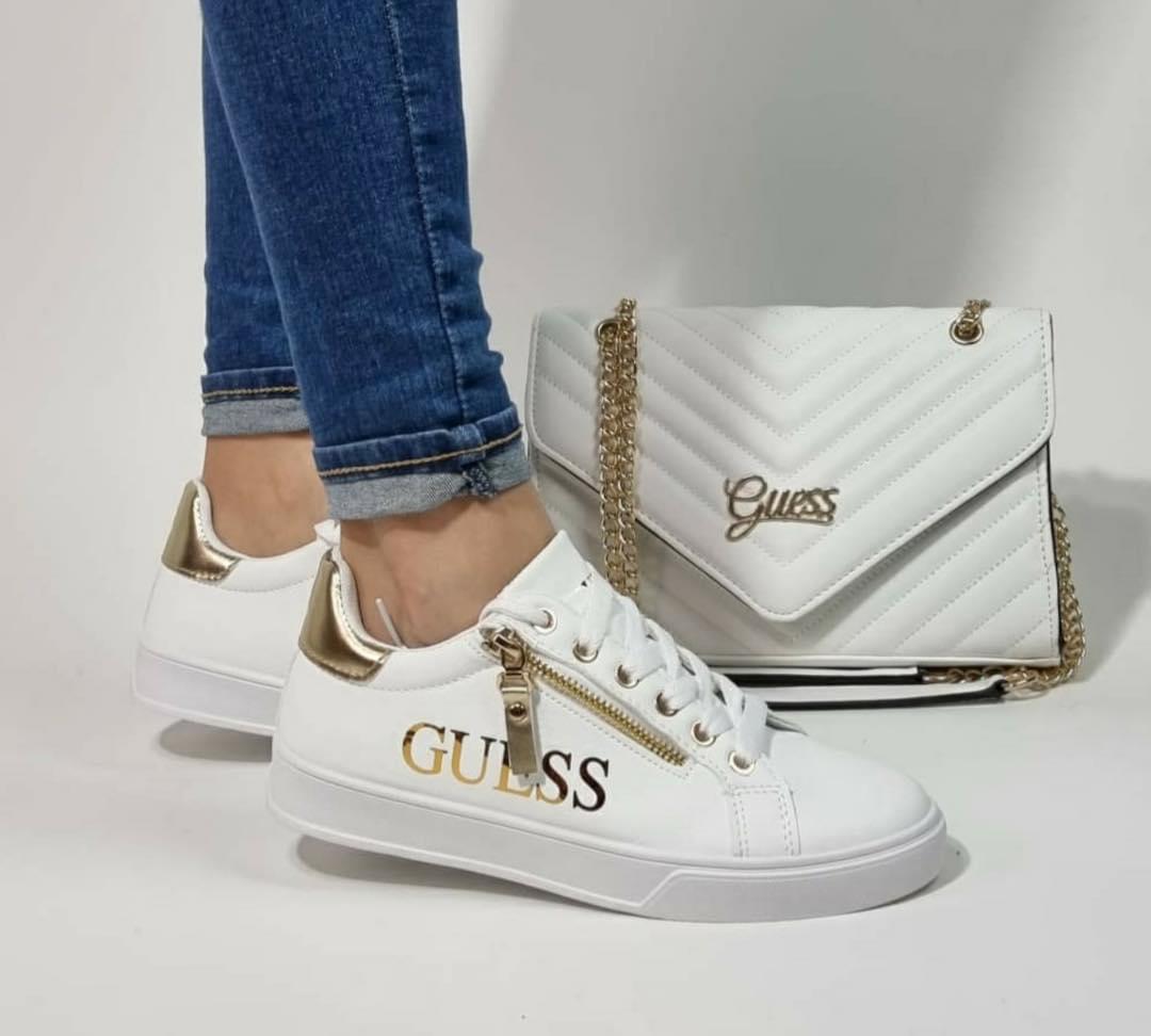 Zapatillas y Bolso Guess blancas
