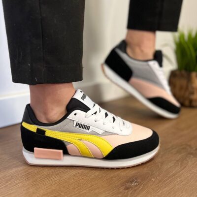 Zapatillas Puma negra logo amarillo
