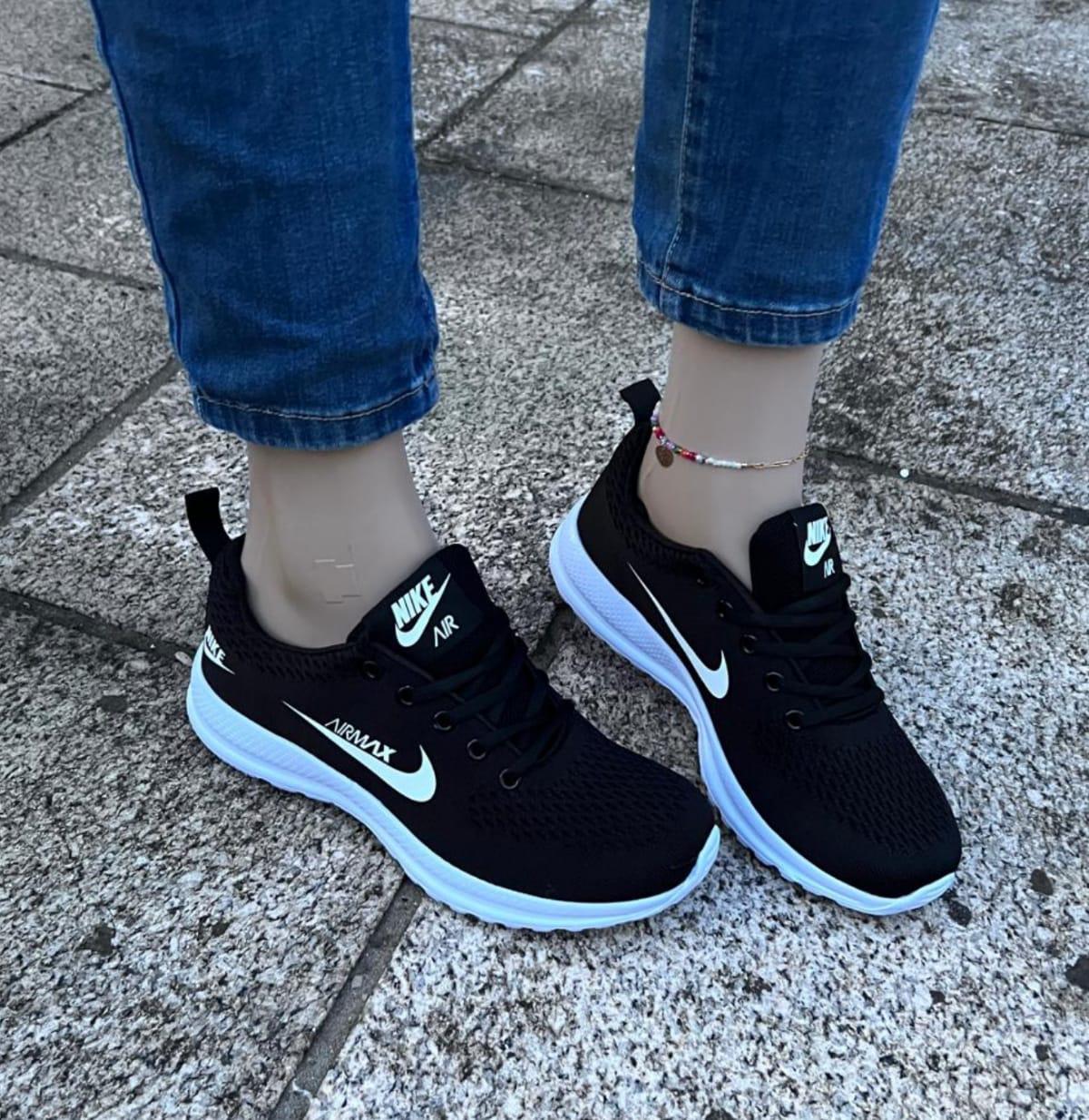 Zapatillas Nike air negra