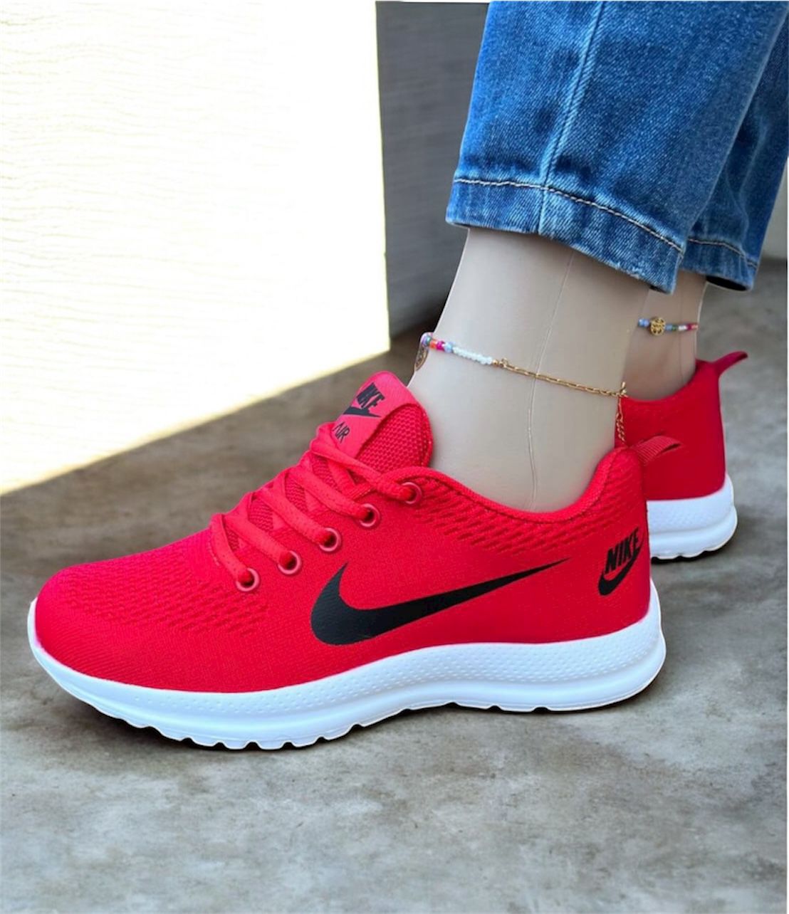 TENIS DE NIKE DE COLOR ROJO - Imagen 2