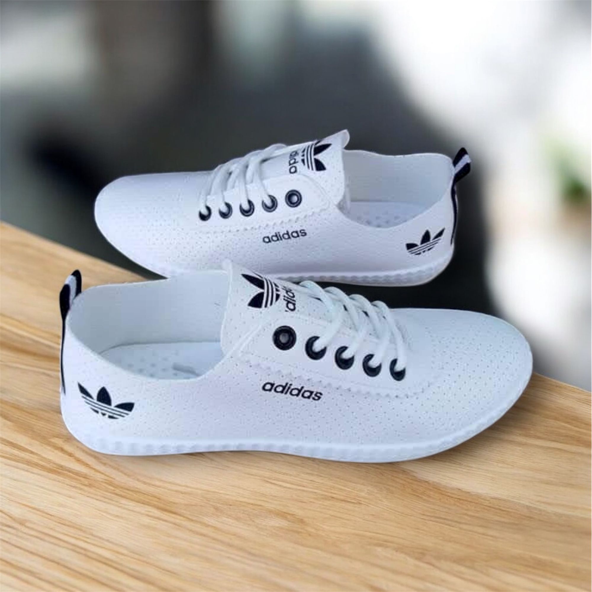 TENIS DE ADIDAS SUELA BAJA MUY COMODAS - Imagen 3