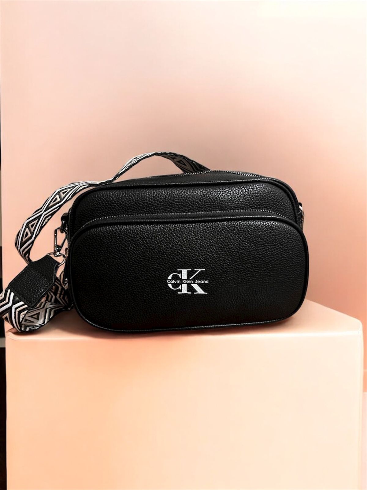 bolsos de varioas colores y marcas - Imagen 8