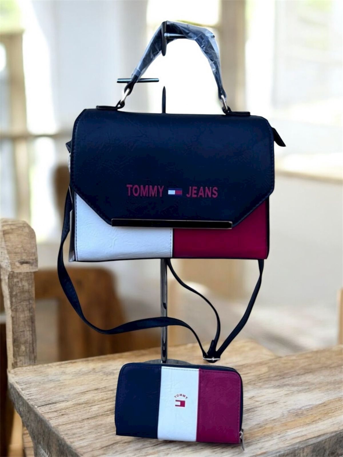 BOLSO Y MONODERO DE TOMMY HILGIGER - Imagen 2